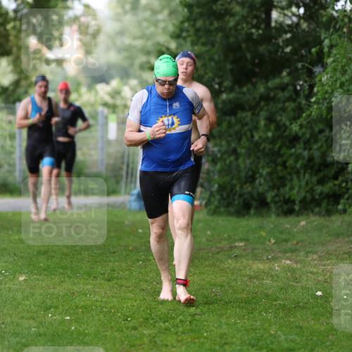 15.06.2025 - 7 Türme Triathlon Michael Strokosch http://msf.ph/oto/7971158 15.06.2025 12:59:21 Schwimmen 743, 750, 754, 816, 875, 892, 975, 1063, 1088, 1097, 1154 meine-sportfotos.de