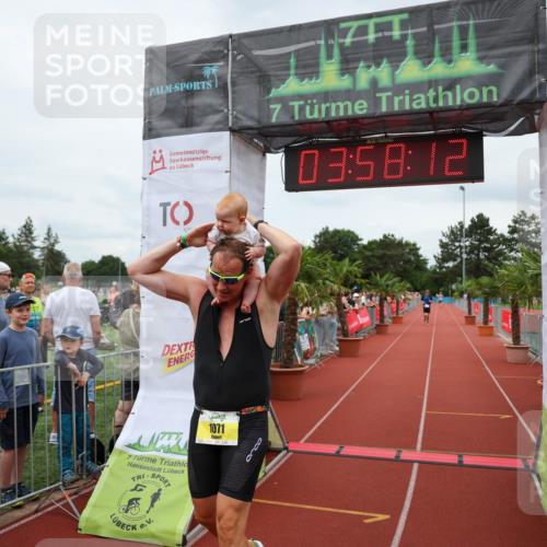 15.06.2025 - 7 Türme Triathlon Michael Strokosch http://msf.ph/oto/7971163 15.06.2025 13:58:11 Ziel 1071 meine-sportfotos.de