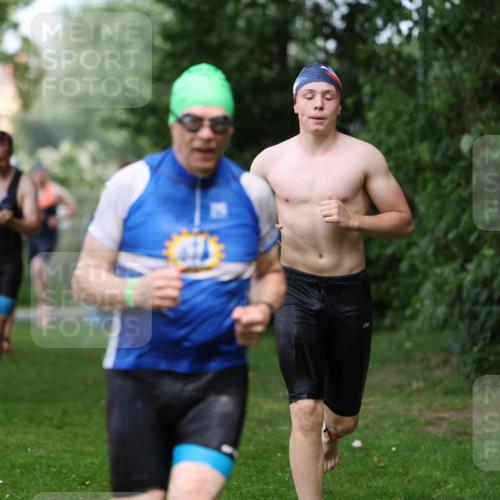 15.06.2025 - 7 Türme Triathlon Michael Strokosch http://msf.ph/oto/7971181 15.06.2025 12:59:24 Schwimmen 743, 750, 754, 816, 875, 892, 975, 1063, 1088, 1097 meine-sportfotos.de