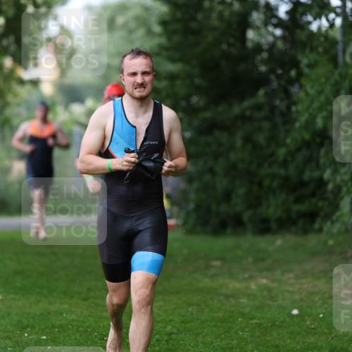 15.06.2025 - 7 Türme Triathlon Michael Strokosch http://msf.ph/oto/7971198 15.06.2025 12:59:26 Schwimmen 743, 750, 754, 816, 875, 892, 975, 1063, 1082, 1088, 1097 meine-sportfotos.de