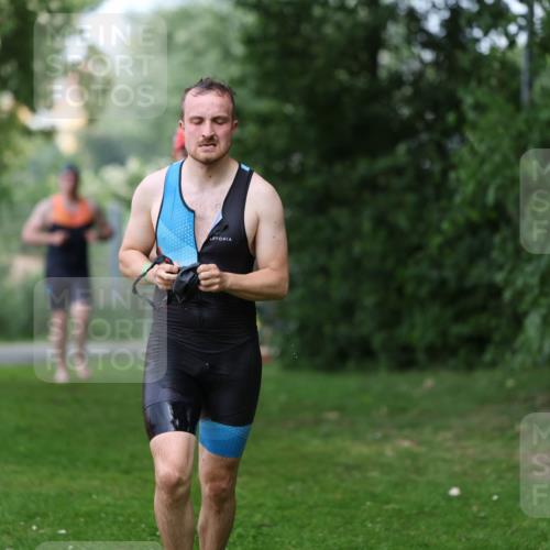 15.06.2025 - 7 Türme Triathlon Michael Strokosch http://msf.ph/oto/7971202 15.06.2025 12:59:26 Schwimmen 743, 750, 754, 816, 875, 892, 975, 1063, 1082, 1088, 1097 meine-sportfotos.de