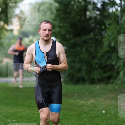 15.06.2025 - 7 Türme Triathlon Michael Strokosch http://msf.ph/oto/7971207 15.06.2025 12:59:27 Schwimmen 743, 750, 754, 875, 892, 975, 1063, 1082, 1088, 1097 meine-sportfotos.de