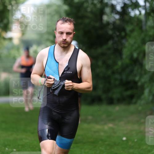 15.06.2025 - 7 Türme Triathlon Michael Strokosch http://msf.ph/oto/7971214 15.06.2025 12:59:27 Schwimmen 743, 750, 754, 875, 892, 975, 1063, 1082, 1088, 1097 meine-sportfotos.de