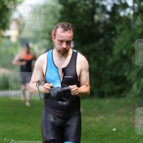 15.06.2025 - 7 Türme Triathlon Michael Strokosch http://msf.ph/oto/7971219 15.06.2025 12:59:27 Schwimmen 743, 750, 754, 875, 892, 975, 1063, 1082, 1088, 1097 meine-sportfotos.de