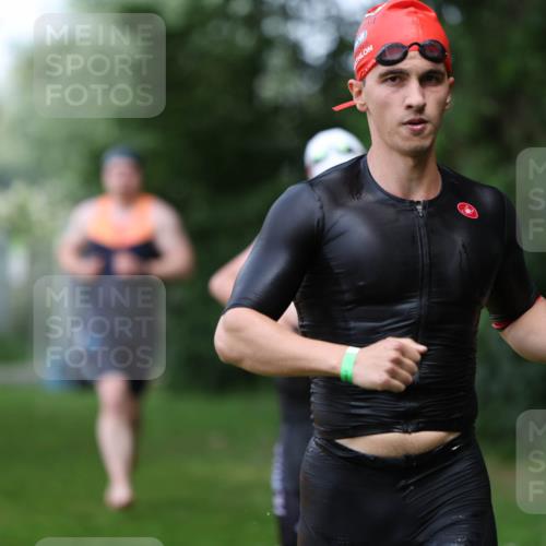15.06.2025 - 7 Türme Triathlon Michael Strokosch http://msf.ph/oto/7971264 15.06.2025 12:59:30 Schwimmen 191, 743, 750, 875, 892, 975, 1008, 1063, 1082, 1088, 1097 meine-sportfotos.de
