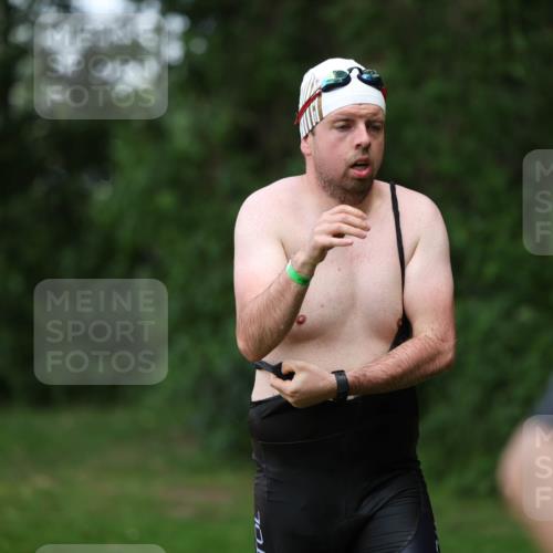 15.06.2025 - 7 Türme Triathlon Michael Strokosch http://msf.ph/oto/7971279 15.06.2025 12:59:32 Schwimmen 191, 743, 750, 875, 892, 975, 1008, 1082, 1088, 1097 meine-sportfotos.de