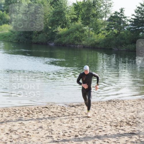 21.06.2025 - 27. Vierlanden-Triathlon MichiJ http://msf.ph/oto/7971285 15.06.2026 08:28:28 Schwimmen 10 meine-sportfotos.de
