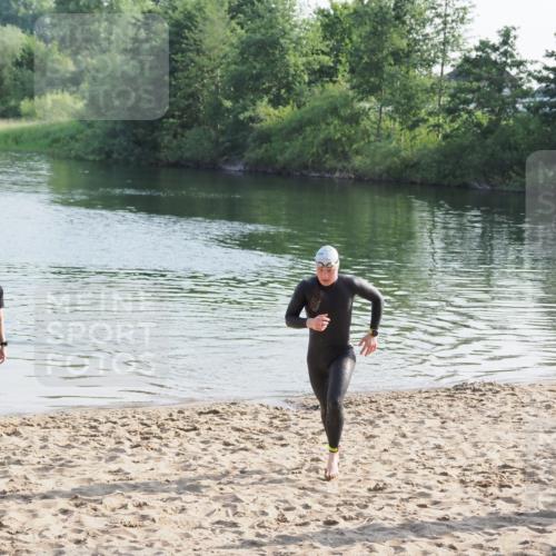 21.06.2025 - 27. Vierlanden-Triathlon MichiJ http://msf.ph/oto/7971298 15.06.2026 08:28:29 Schwimmen 10 meine-sportfotos.de