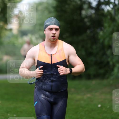 15.06.2025 - 7 Türme Triathlon Michael Strokosch http://msf.ph/oto/7971309 15.06.2025 12:59:34 Schwimmen 191, 743, 750, 875, 892, 975, 1008, 1082, 1088, 1097 meine-sportfotos.de