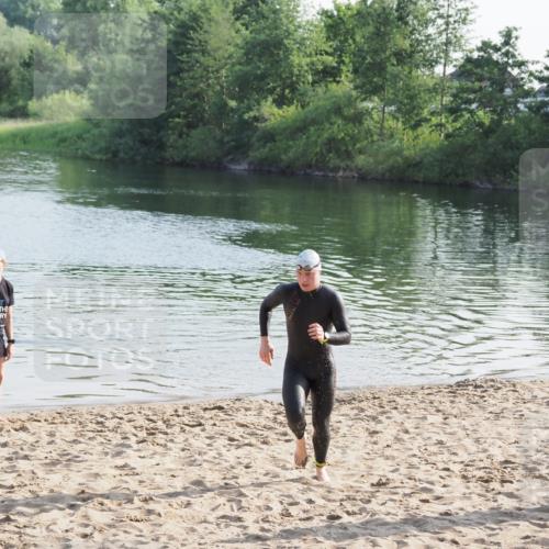 21.06.2025 - 27. Vierlanden-Triathlon MichiJ http://msf.ph/oto/7971311 15.06.2026 08:28:29 Schwimmen 10 meine-sportfotos.de