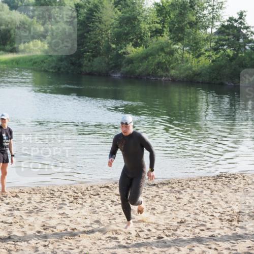21.06.2025 - 27. Vierlanden-Triathlon MichiJ http://msf.ph/oto/7971321 15.06.2026 08:28:29 Schwimmen 10 meine-sportfotos.de