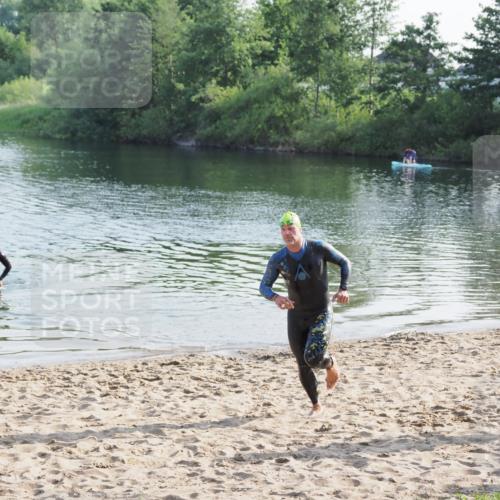 21.06.2025 - 27. Vierlanden-Triathlon MichiJ http://msf.ph/oto/7971365 15.06.2026 08:29:19 Schwimmen 4, 51 meine-sportfotos.de