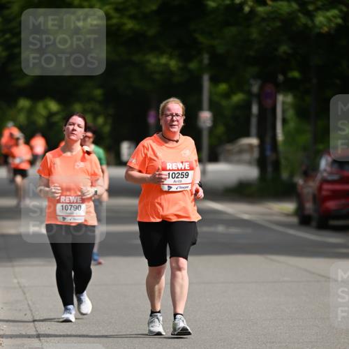 15.06.2025 - REWE Women's Run Dr. Thomas Lammeyer http://msf.ph/oto/7971370 15.06.2025 10:00:37 Laufen 10790, 10259 meine-sportfotos.de