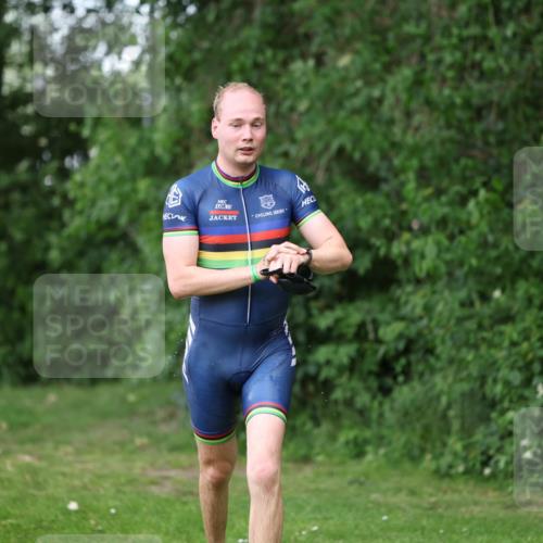 15.06.2025 - 7 Türme Triathlon Michael Strokosch http://msf.ph/oto/7971418 15.06.2025 12:59:52 Schwimmen 191, 1008, 1082 meine-sportfotos.de