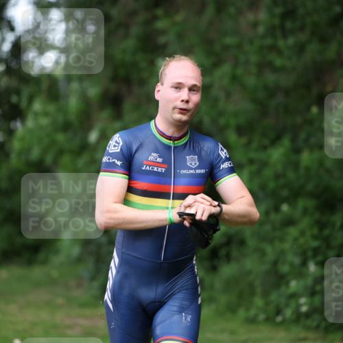 15.06.2025 - 7 Türme Triathlon Michael Strokosch http://msf.ph/oto/7971428 15.06.2025 12:59:52 Schwimmen 191, 1008, 1082 meine-sportfotos.de