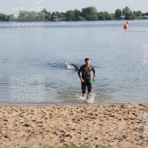 21.06.2025 - 27. Vierlanden-Triathlon MichiJ http://msf.ph/oto/7971453 15.06.2026 08:30:20 Schwimmen 37 meine-sportfotos.de