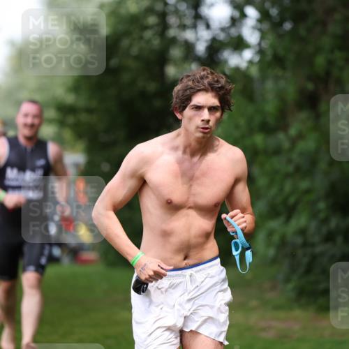 15.06.2025 - 7 Türme Triathlon Michael Strokosch http://msf.ph/oto/7971455 15.06.2025 13:00:22 Schwimmen 193, 705, 1092 meine-sportfotos.de