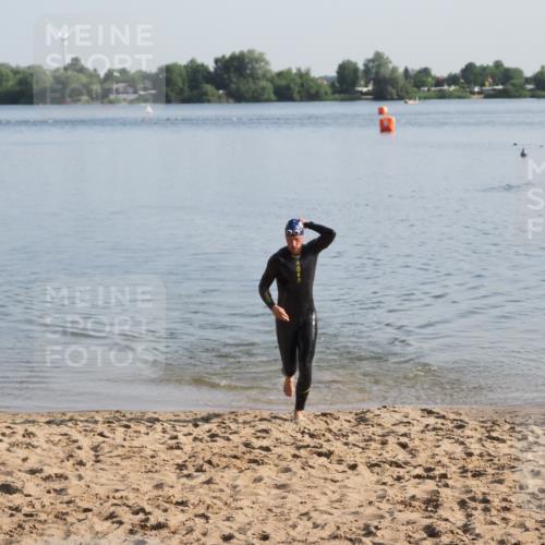 21.06.2025 - 27. Vierlanden-Triathlon MichiJ http://msf.ph/oto/7971519 15.06.2026 08:30:29 Schwimmen 17, 37 meine-sportfotos.de