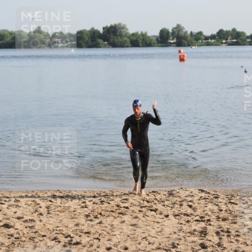 21.06.2025 - 27. Vierlanden-Triathlon MichiJ http://msf.ph/oto/7971525 15.06.2026 08:30:30 Schwimmen 17, 37 meine-sportfotos.de