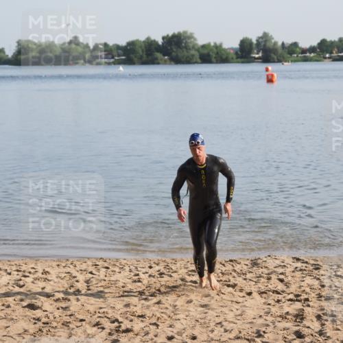 21.06.2025 - 27. Vierlanden-Triathlon MichiJ http://msf.ph/oto/7971546 15.06.2026 08:30:30 Schwimmen 17, 37 meine-sportfotos.de