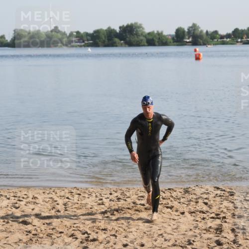 21.06.2025 - 27. Vierlanden-Triathlon MichiJ http://msf.ph/oto/7971551 15.06.2026 08:30:31 Schwimmen 17, 37 meine-sportfotos.de