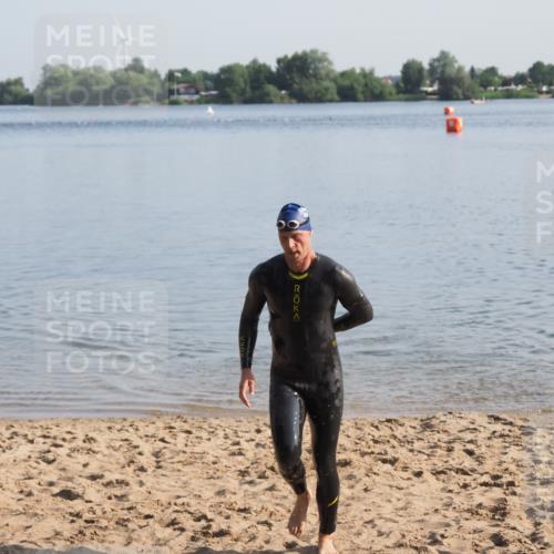 21.06.2025 - 27. Vierlanden-Triathlon MichiJ http://msf.ph/oto/7971594 15.06.2026 08:30:31 Schwimmen 17, 37 meine-sportfotos.de