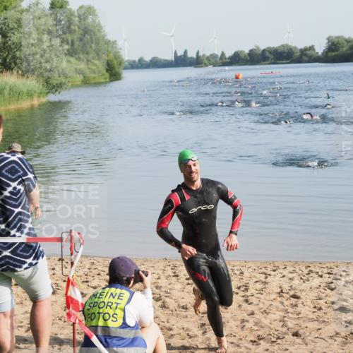 21.06.2025 - 27. Vierlanden-Triathlon MichiJ http://msf.ph/oto/7971606 15.06.2026 08:31:41 Schwimmen 63 meine-sportfotos.de