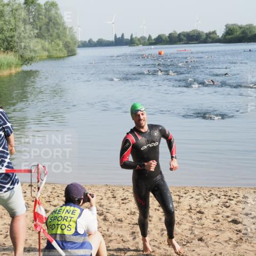 21.06.2025 - 27. Vierlanden-Triathlon MichiJ http://msf.ph/oto/7971611 15.06.2026 08:31:41 Schwimmen 63 meine-sportfotos.de