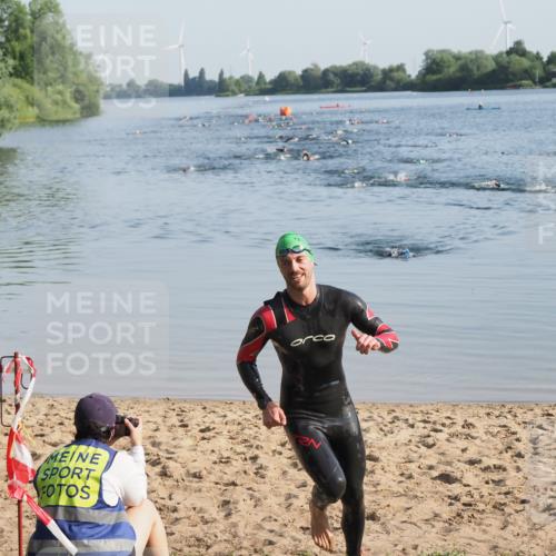 21.06.2025 - 27. Vierlanden-Triathlon MichiJ http://msf.ph/oto/7971621 15.06.2026 08:31:41 Schwimmen 63 meine-sportfotos.de
