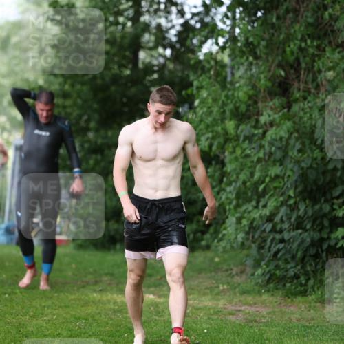 15.06.2025 - 7 Türme Triathlon Michael Strokosch http://msf.ph/oto/7971622 15.06.2025 13:01:00 Schwimmen 847, 1080, 1096, 1192, 1200 meine-sportfotos.de