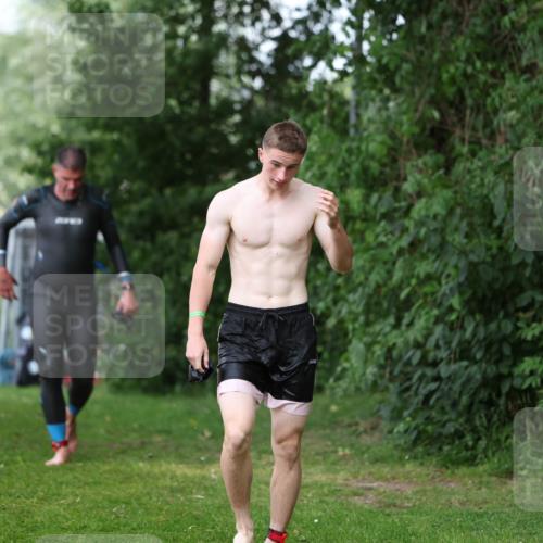15.06.2025 - 7 Türme Triathlon Michael Strokosch http://msf.ph/oto/7971634 15.06.2025 13:01:00 Schwimmen 847, 1080, 1096, 1192, 1200 meine-sportfotos.de
