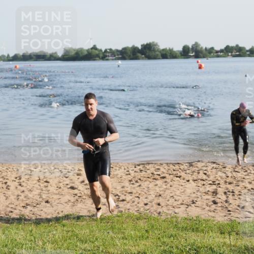 21.06.2025 - 27. Vierlanden-Triathlon MichiJ http://msf.ph/oto/7971659 15.06.2026 08:31:59 Schwimmen 30, 178 meine-sportfotos.de