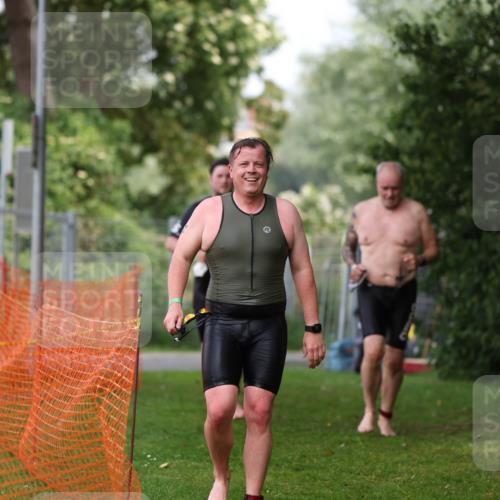 15.06.2025 - 7 Türme Triathlon Michael Strokosch http://msf.ph/oto/7971677 15.06.2025 13:01:05 Schwimmen 702, 759, 847, 972, 1080, 1096, 1192, 1200 meine-sportfotos.de