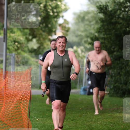 15.06.2025 - 7 Türme Triathlon Michael Strokosch http://msf.ph/oto/7971682 15.06.2025 13:01:05 Schwimmen 702, 759, 847, 972, 1080, 1096, 1192, 1200 meine-sportfotos.de