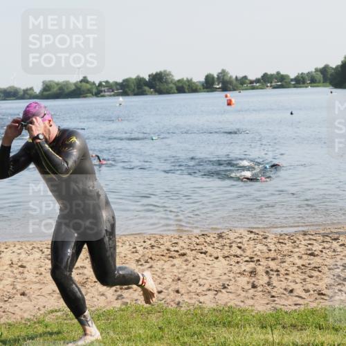 21.06.2025 - 27. Vierlanden-Triathlon MichiJ http://msf.ph/oto/7971685 15.06.2026 08:32:02 Schwimmen 30, 178 meine-sportfotos.de