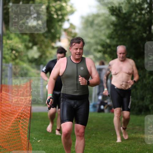 15.06.2025 - 7 Türme Triathlon Michael Strokosch http://msf.ph/oto/7971704 15.06.2025 13:01:06 Schwimmen 702, 759, 785, 847, 972, 1080, 1096, 1192, 1200 meine-sportfotos.de