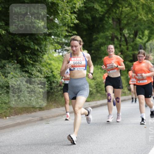 15.06.2025 - REWE Women's Run Jannik Wohlers http://msf.ph/oto/7971711 15.06.2025 10:06:37 Laufen 5682, 5043, 4, 5115, 5302 meine-sportfotos.de