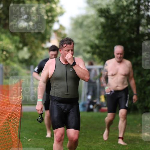 15.06.2025 - 7 Türme Triathlon Michael Strokosch http://msf.ph/oto/7971713 15.06.2025 13:01:07 Schwimmen 702, 759, 785, 847, 972, 1080, 1096, 1192, 1200 meine-sportfotos.de