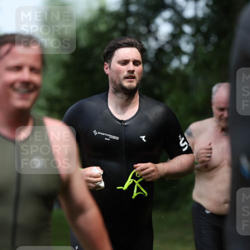 15.06.2025 - 7 Türme Triathlon Michael Strokosch http://msf.ph/oto/7971719 15.06.2025 13:01:11 Schwimmen 702, 759, 785, 847, 972, 1080, 1096, 1192, 1200 meine-sportfotos.de