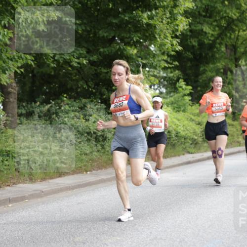 15.06.2025 - REWE Women's Run Jannik Wohlers http://msf.ph/oto/7971752 15.06.2025 10:06:37 Laufen 5682, 5043, 5128, 5115, 5302 meine-sportfotos.de