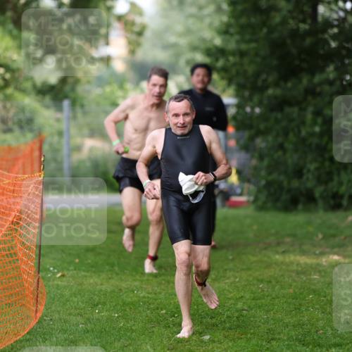 15.06.2025 - 7 Türme Triathlon Michael Strokosch http://msf.ph/oto/7971769 15.06.2025 13:01:16 Schwimmen 702, 759, 785, 847, 972, 1080, 1096, 1192, 1200 meine-sportfotos.de