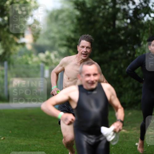 15.06.2025 - 7 Türme Triathlon Michael Strokosch http://msf.ph/oto/7971782 15.06.2025 13:01:18 Schwimmen 702, 759, 785, 847, 972, 1080, 1096, 1192, 1200 meine-sportfotos.de