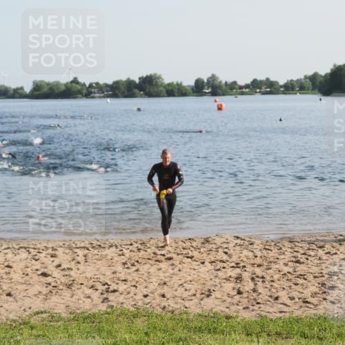 21.06.2025 - 27. Vierlanden-Triathlon MichiJ http://msf.ph/oto/7971784 15.06.2026 08:32:30 Schwimmen 14, 26, 188 meine-sportfotos.de