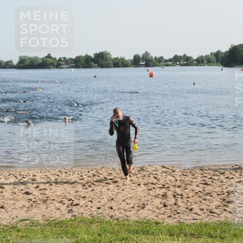 21.06.2025 - 27. Vierlanden-Triathlon MichiJ http://msf.ph/oto/7971828 15.06.2026 08:32:31 Schwimmen 14, 26 meine-sportfotos.de