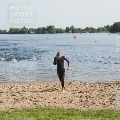 21.06.2025 - 27. Vierlanden-Triathlon MichiJ http://msf.ph/oto/7971839 15.06.2026 08:32:31 Schwimmen 14, 26 meine-sportfotos.de
