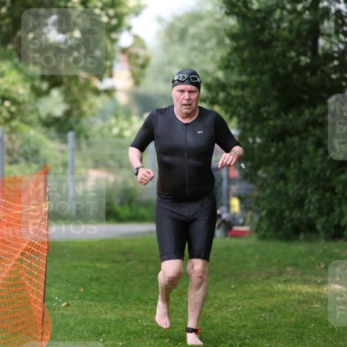 15.06.2025 - 7 Türme Triathlon Michael Strokosch http://msf.ph/oto/7971849 15.06.2025 13:01:42 Schwimmen 834 meine-sportfotos.de