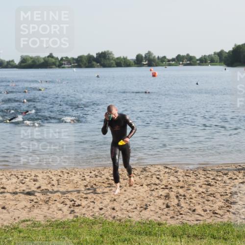 21.06.2025 - 27. Vierlanden-Triathlon MichiJ http://msf.ph/oto/7971855 15.06.2026 08:32:32 Schwimmen 14, 26 meine-sportfotos.de