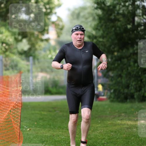 15.06.2025 - 7 Türme Triathlon Michael Strokosch http://msf.ph/oto/7971856 15.06.2025 13:01:43 Schwimmen 834 meine-sportfotos.de