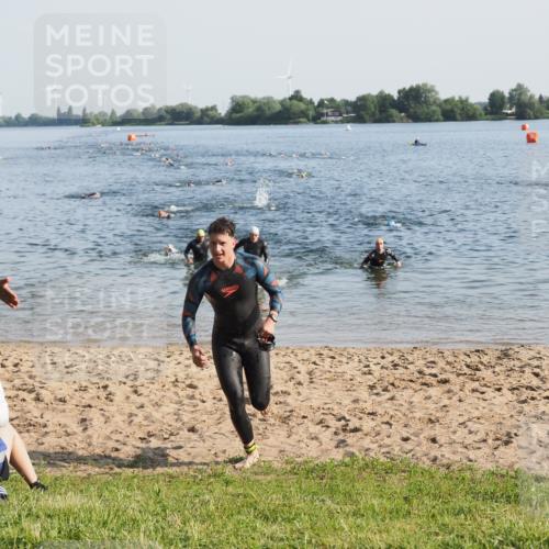 21.06.2025 - 27. Vierlanden-Triathlon MichiJ http://msf.ph/oto/7971892 15.06.2026 08:32:37 Schwimmen 14, 25, 26, 38 meine-sportfotos.de