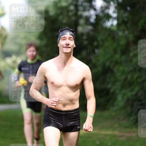 15.06.2025 - 7 Türme Triathlon Michael Strokosch http://msf.ph/oto/7971914 15.06.2025 13:02:21 Schwimmen 1083, 1118, 1173 meine-sportfotos.de